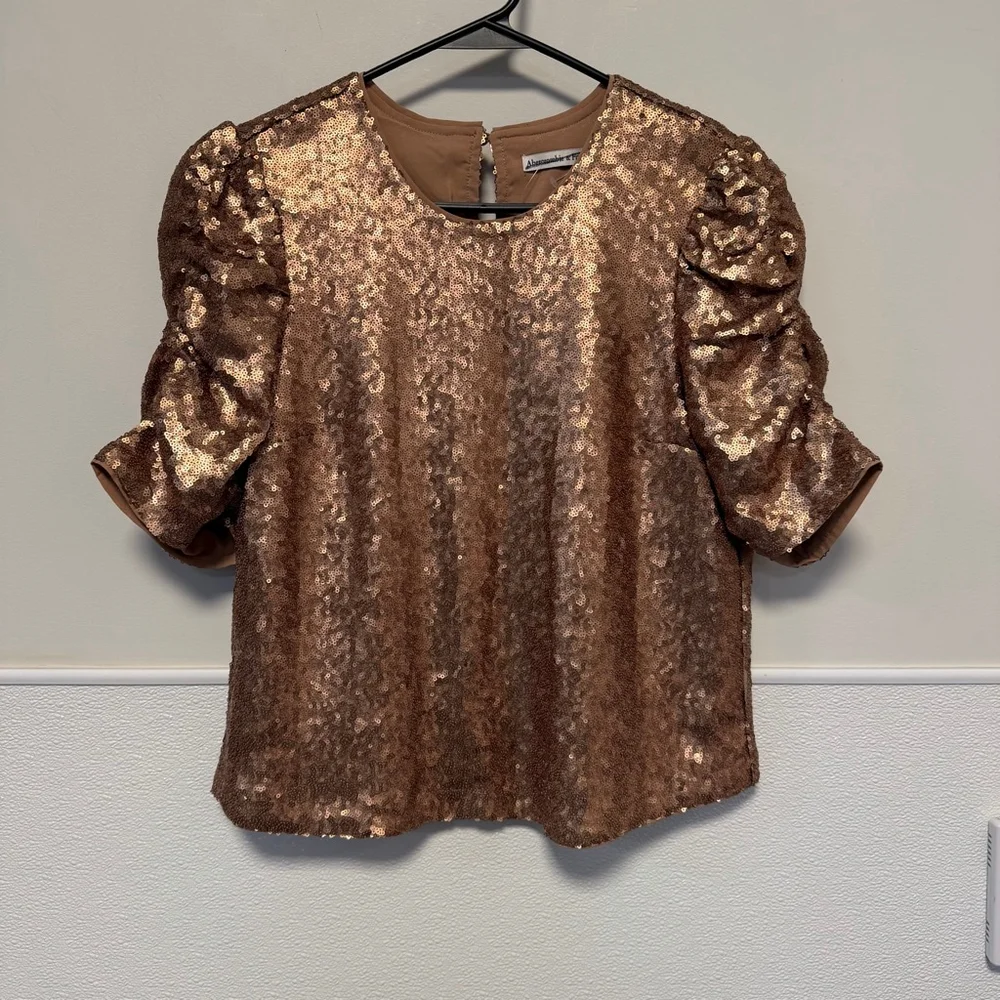 Women's Abercrombie & Fitch M Gold Bronze Sequin Puff Sleeve Blouse New NWOT